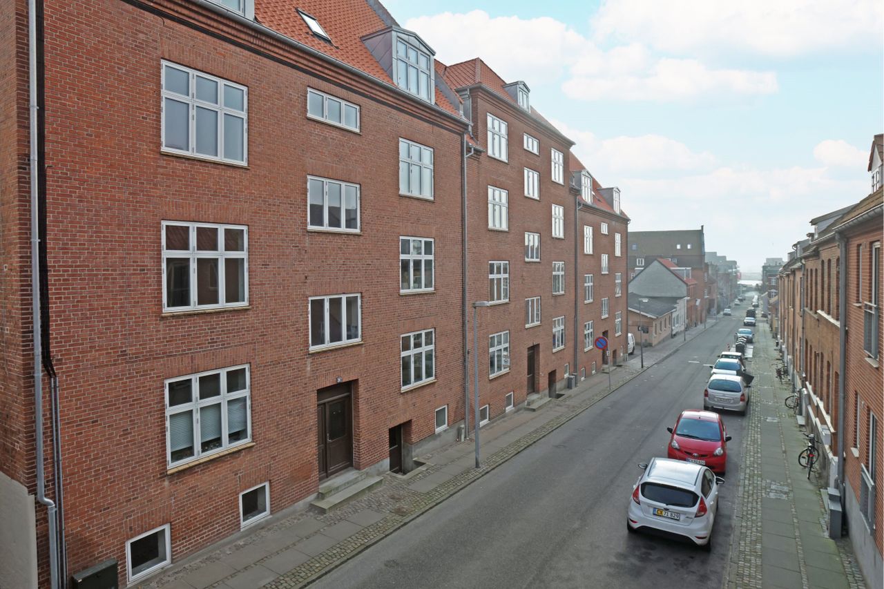 image 02